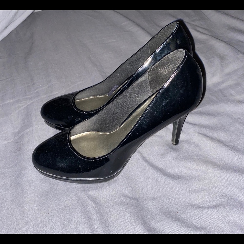 Women’s shoes size 6.5-7!